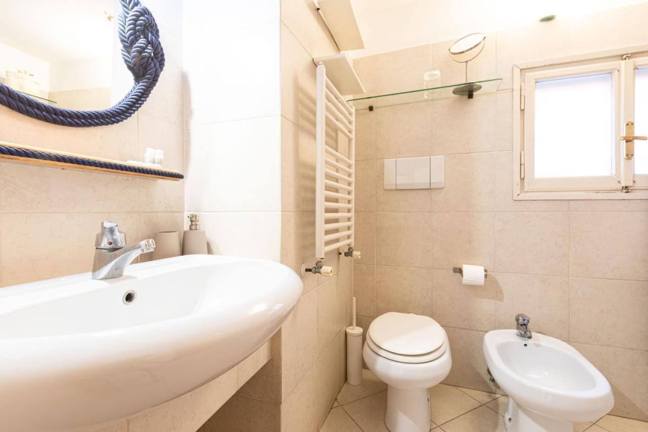 Toniolo Two Bedroom Two Bath Rome Bagian luar foto